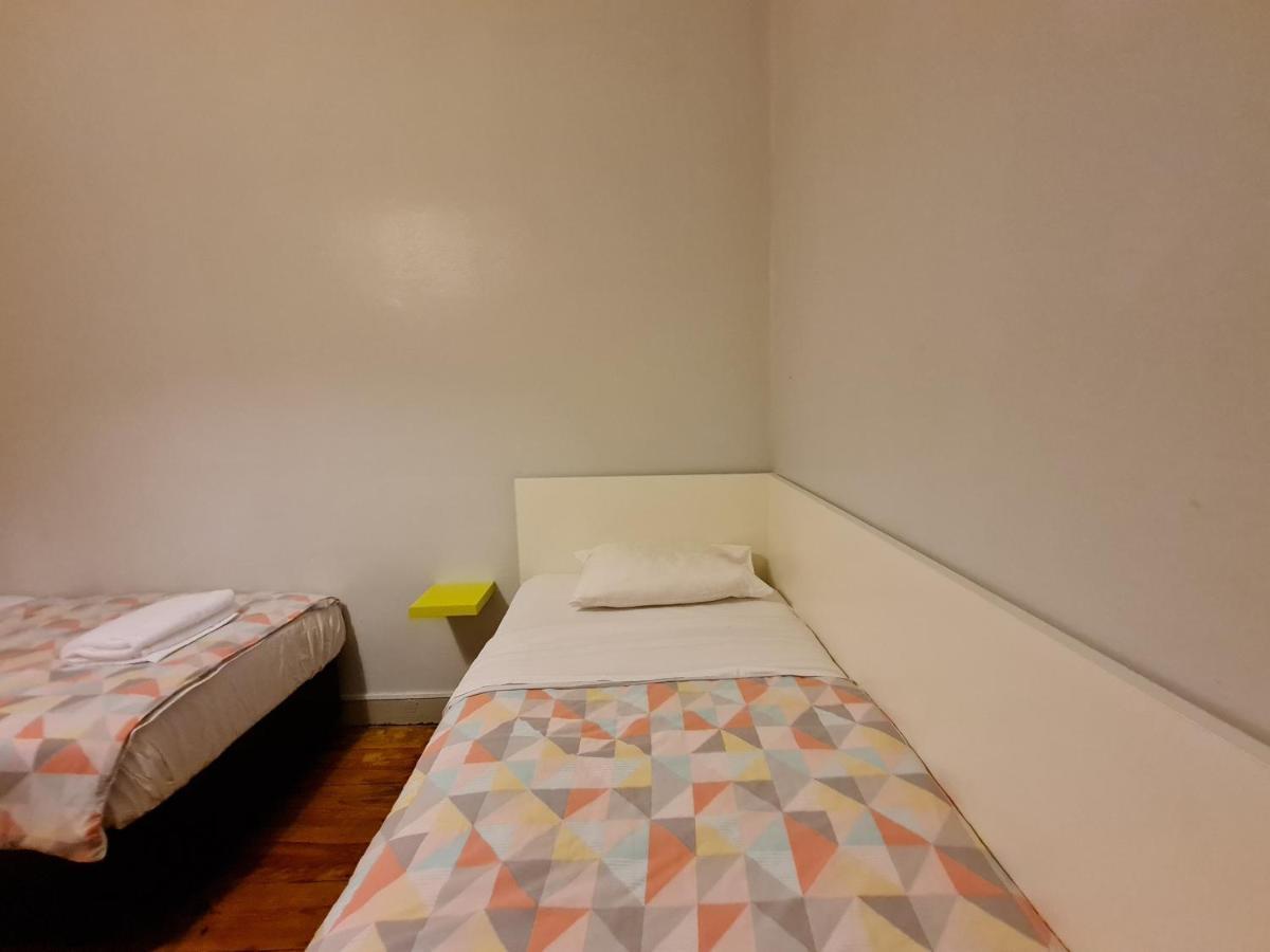 Single Bed in Mixed Dormitory Room