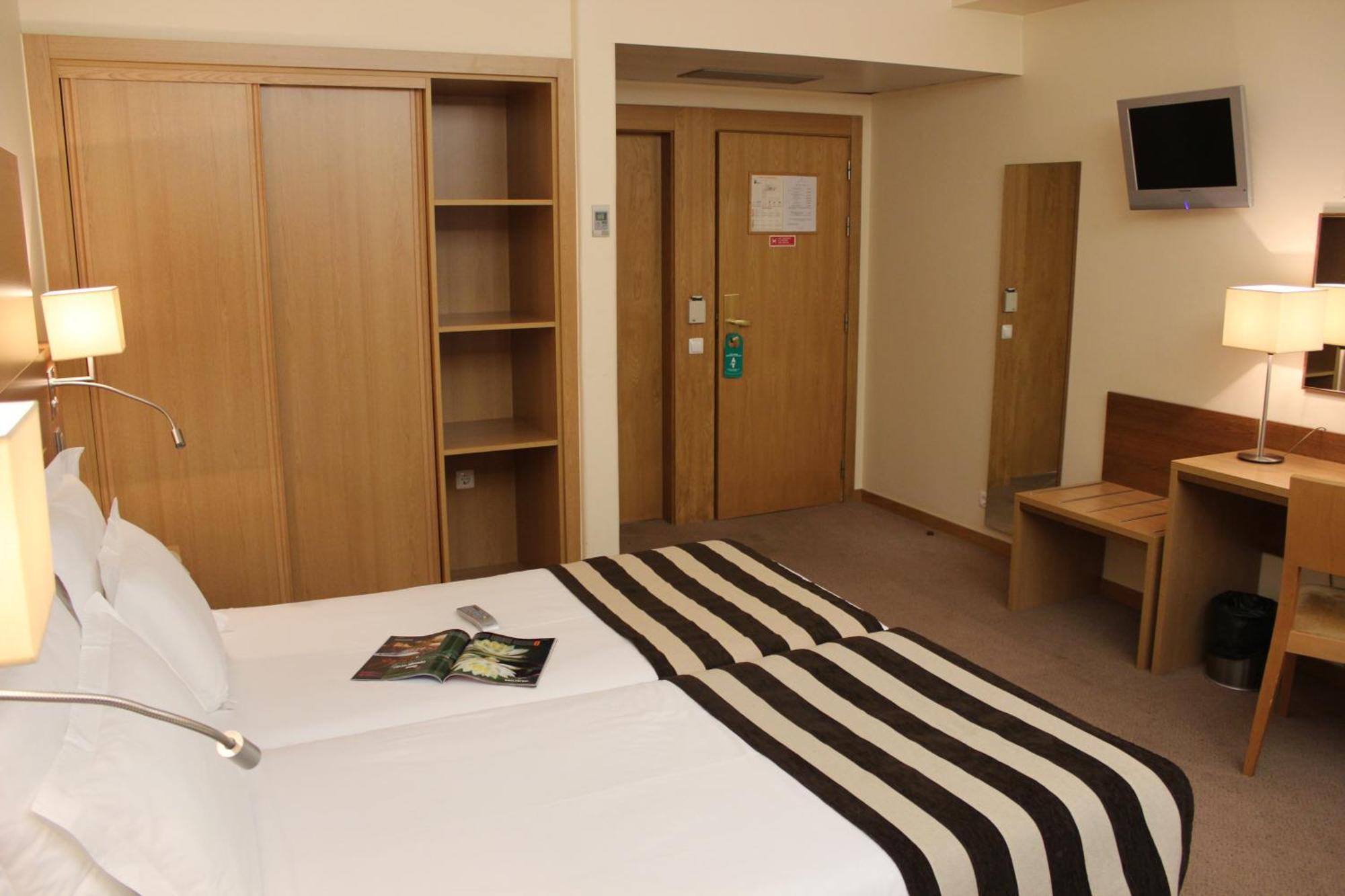 Twin Room with Extra Bed,1274417176:JPEG