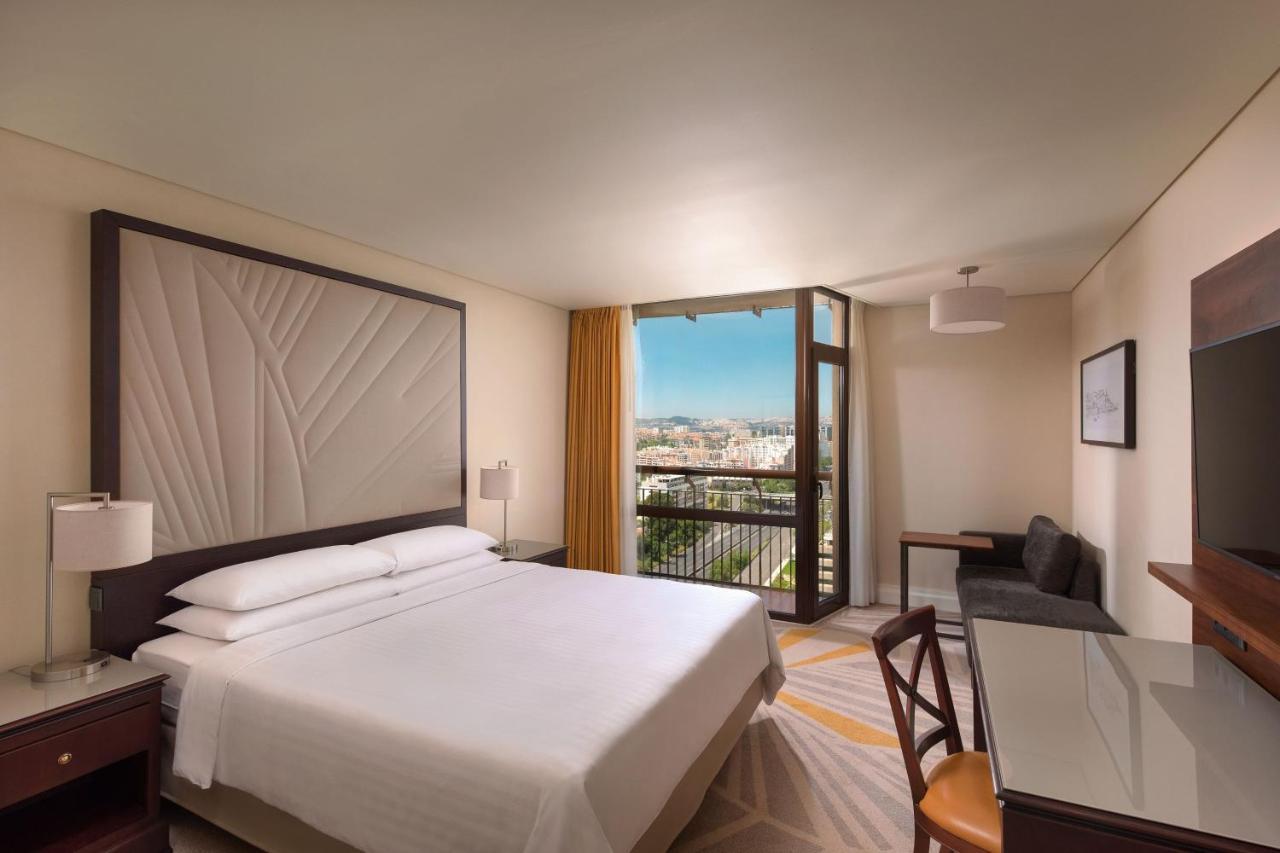 Executive King, Club lounge access, Guest room, 1 King, High floor, Balcony,1648892356:JPEG
