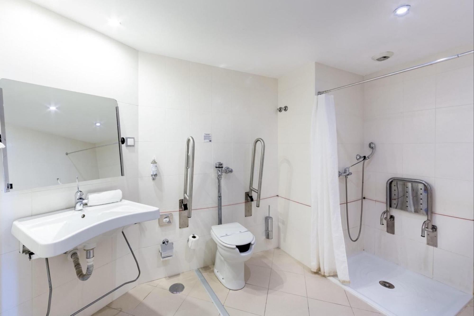 Standard Double Room - Mobility Access,1648254300:JPEG