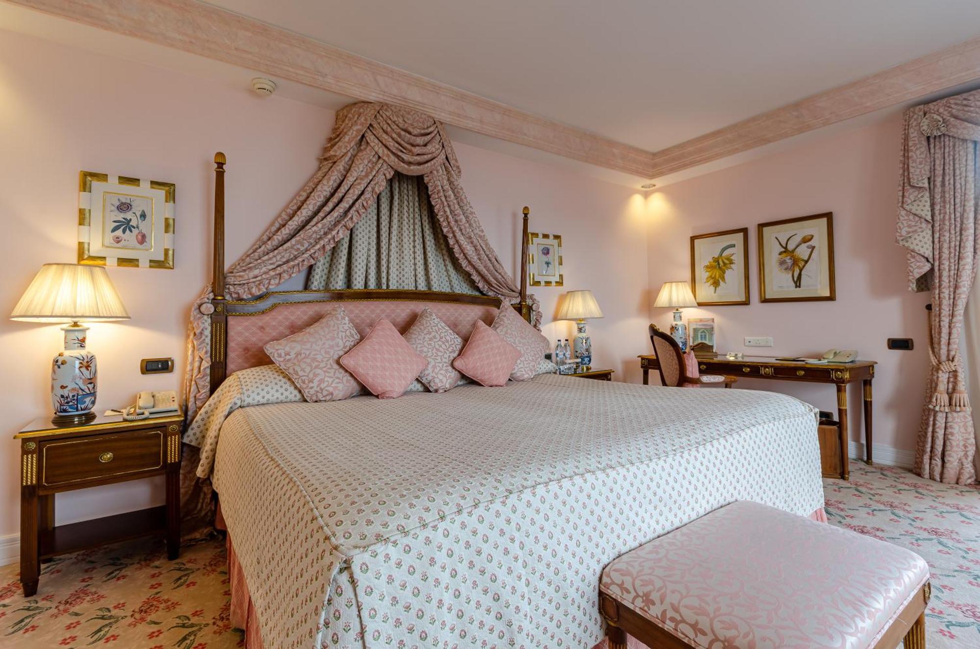 Palace Deluxe Room,1553107951:JPEG