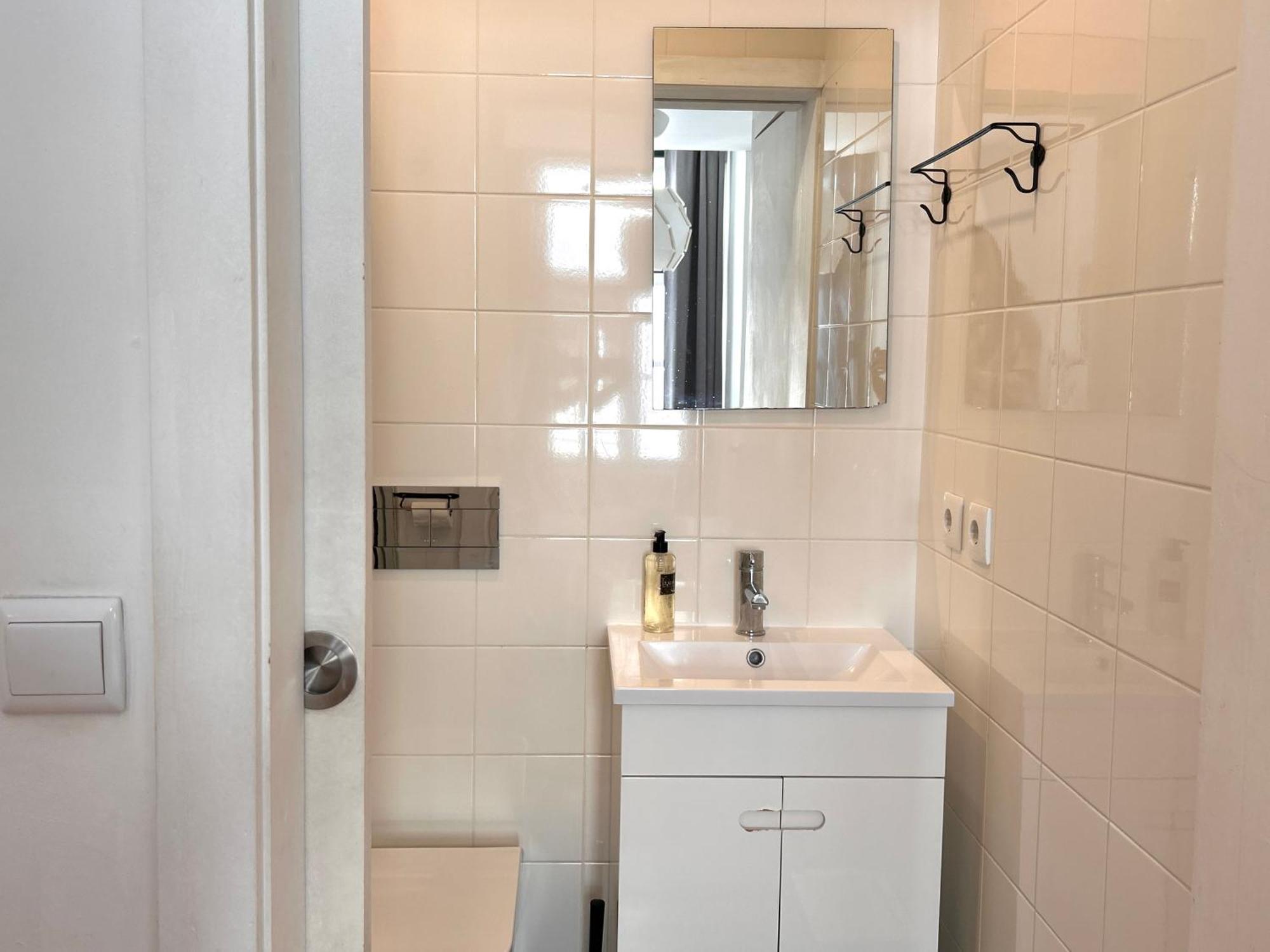 Double Room Private Bathroom 3rd floor,1590468099:JPEG