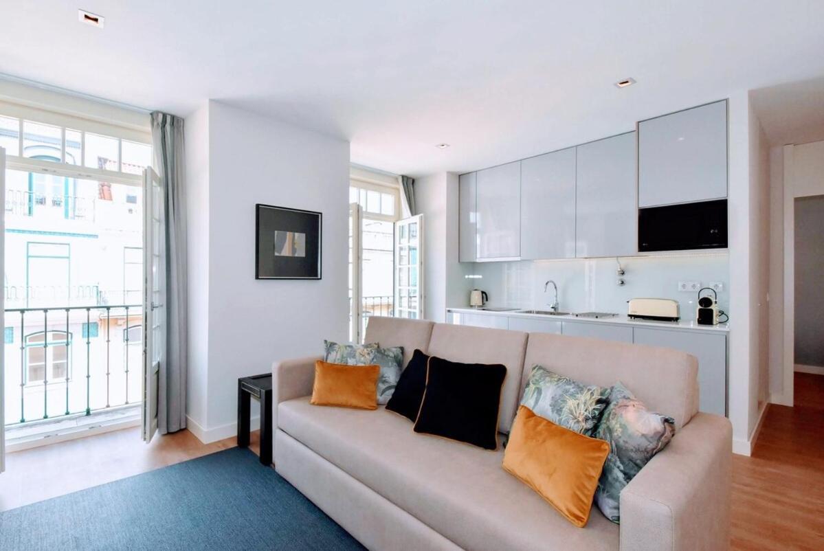One-Bedroom Apartment Balcony City View