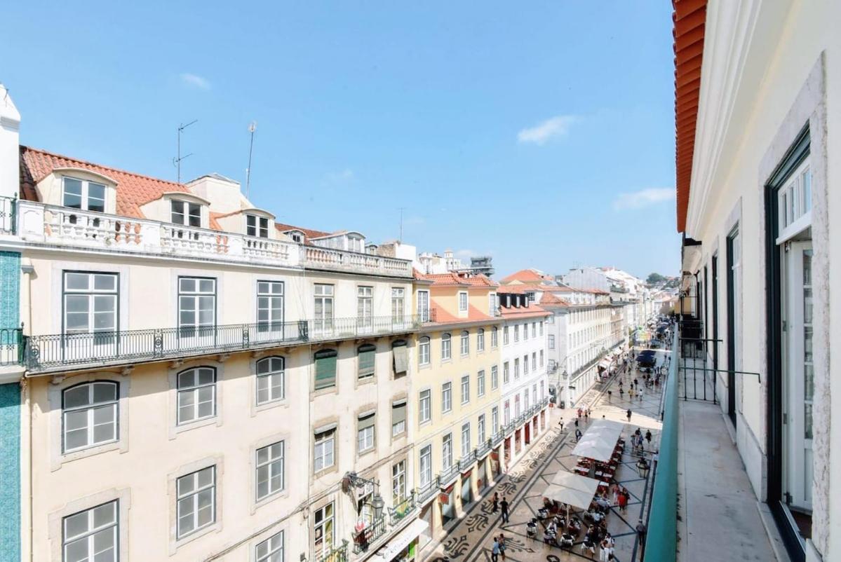 One-Bedroom Apartment Balcony City View
