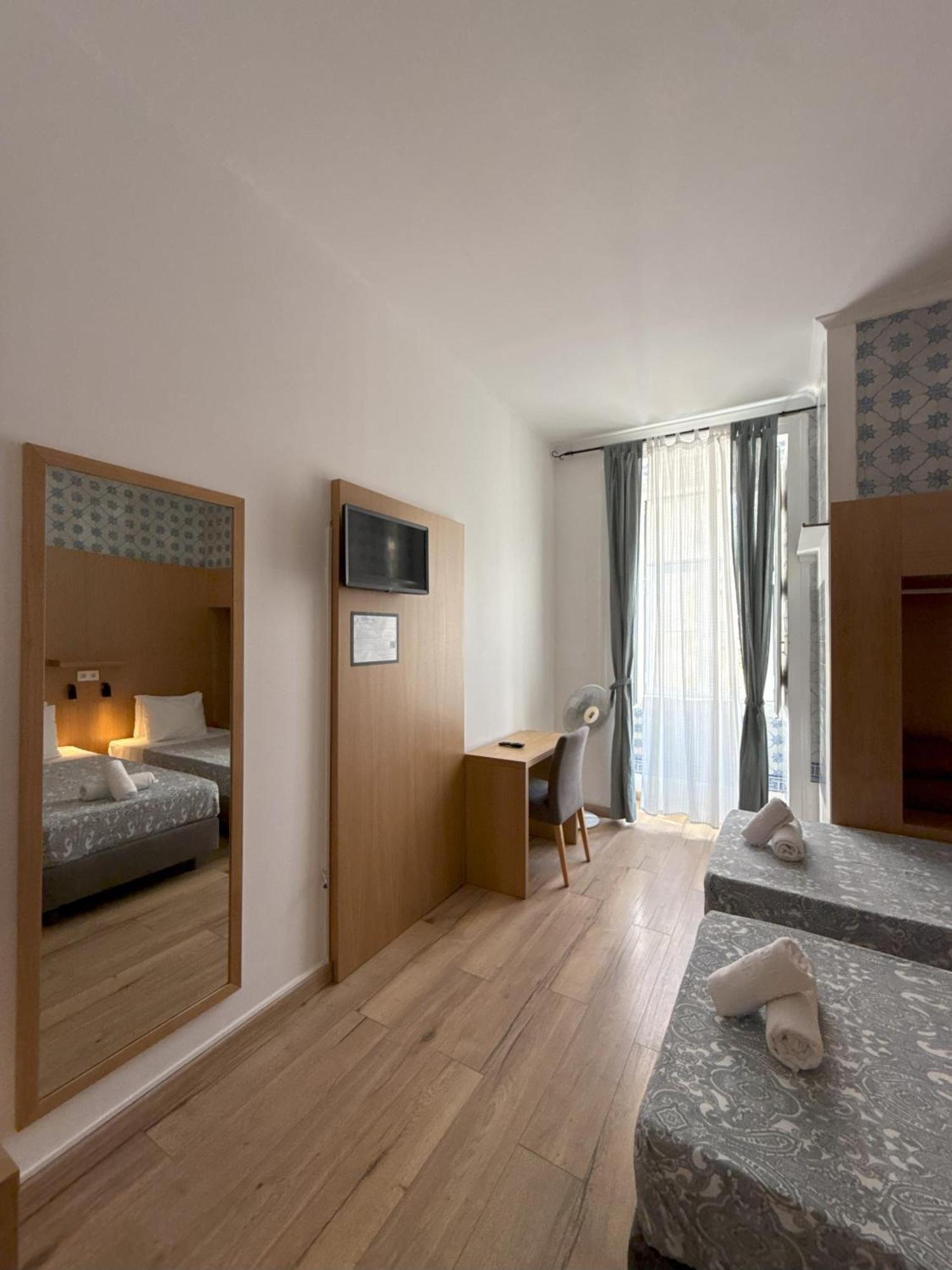 Double or Twin Room Private Bathroom