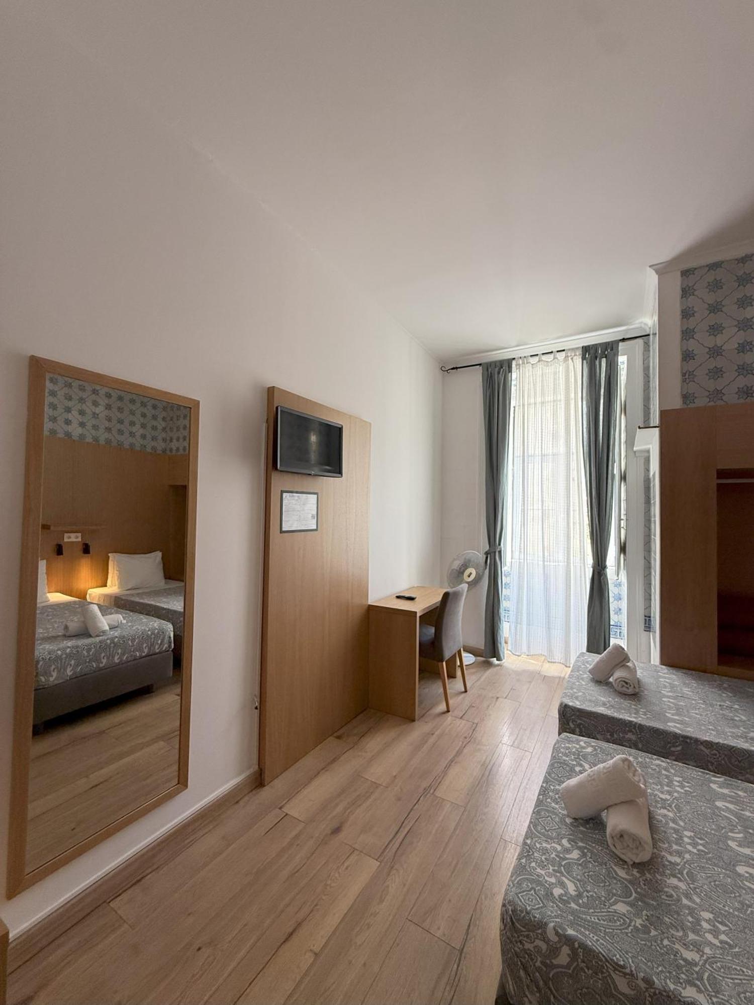 Double or Twin Room Private Bathroom
