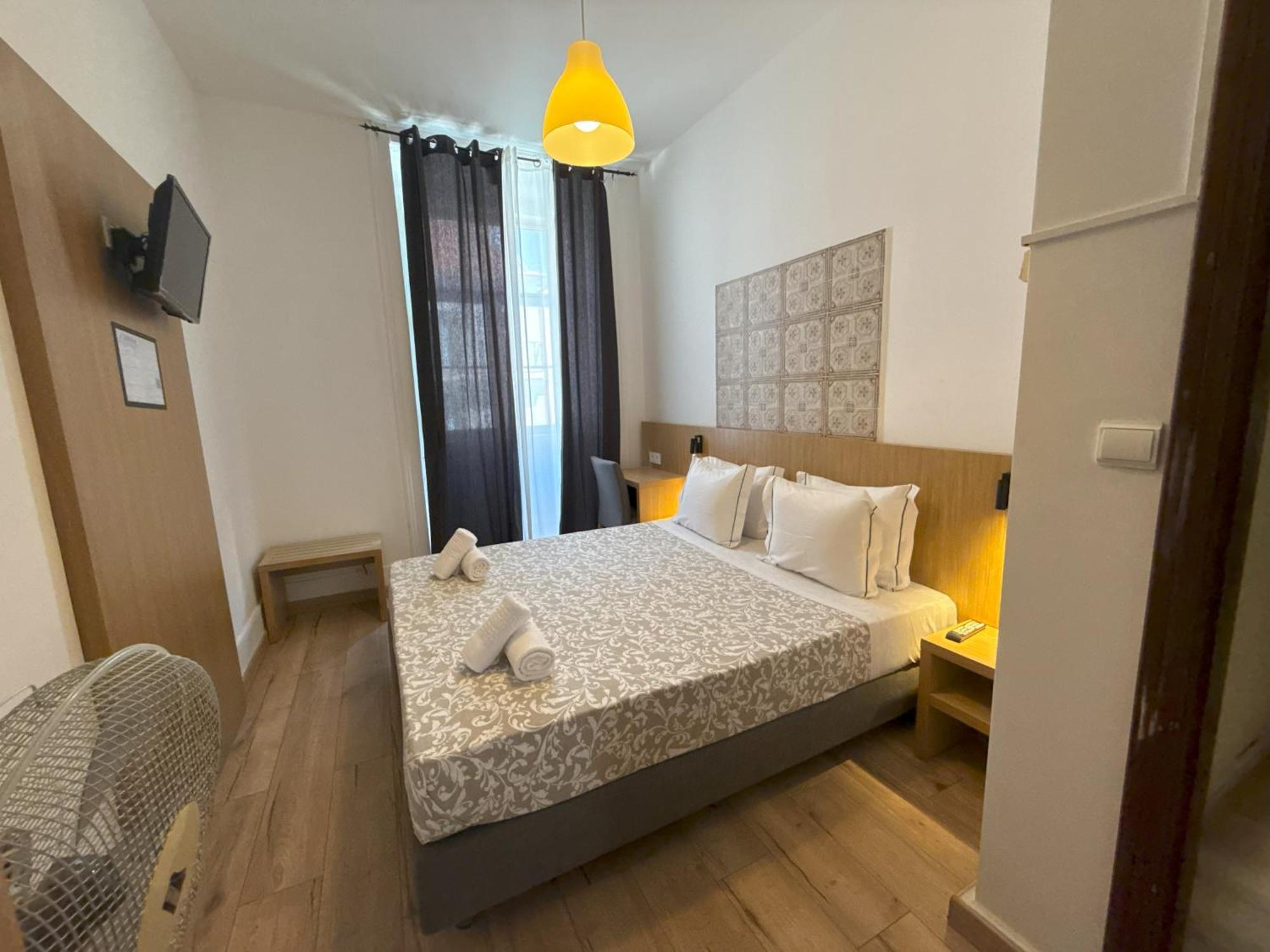 Double or Twin Room Private Bathroom