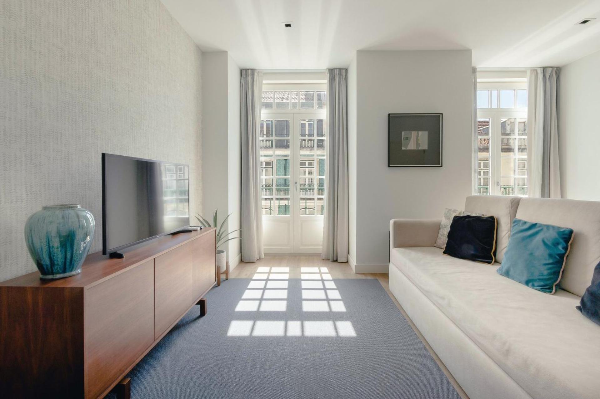 One-Bedroom Apartment Balcony City View