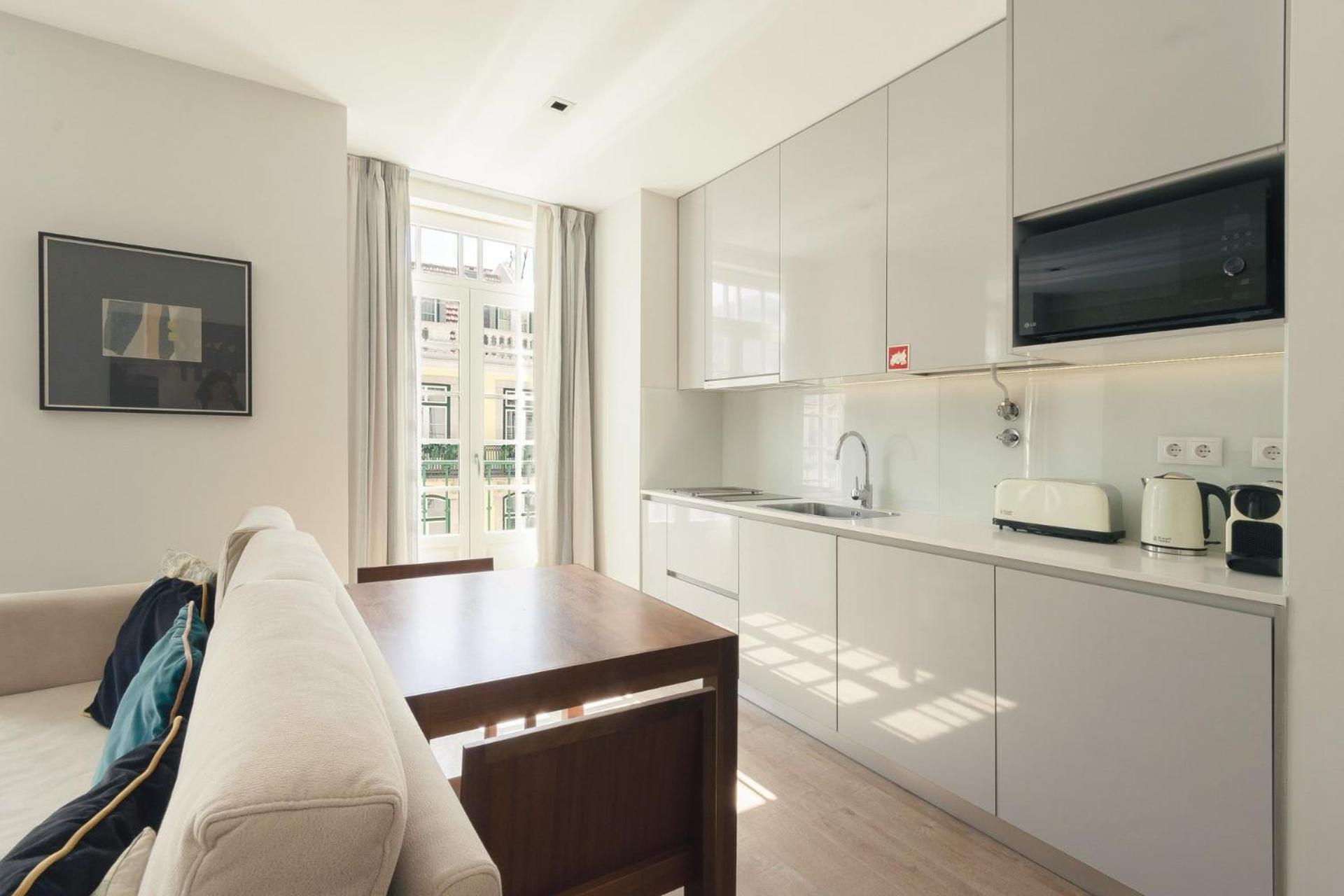 One-Bedroom Apartment Balcony City View