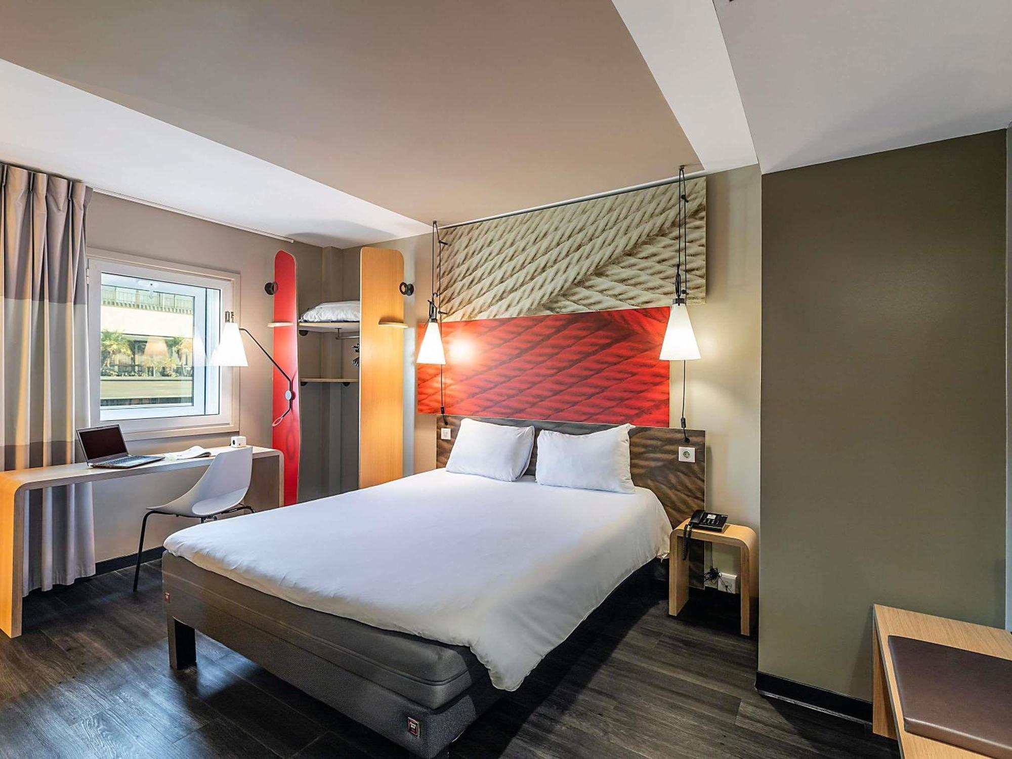 Suite One Double-Size Sweet Bed