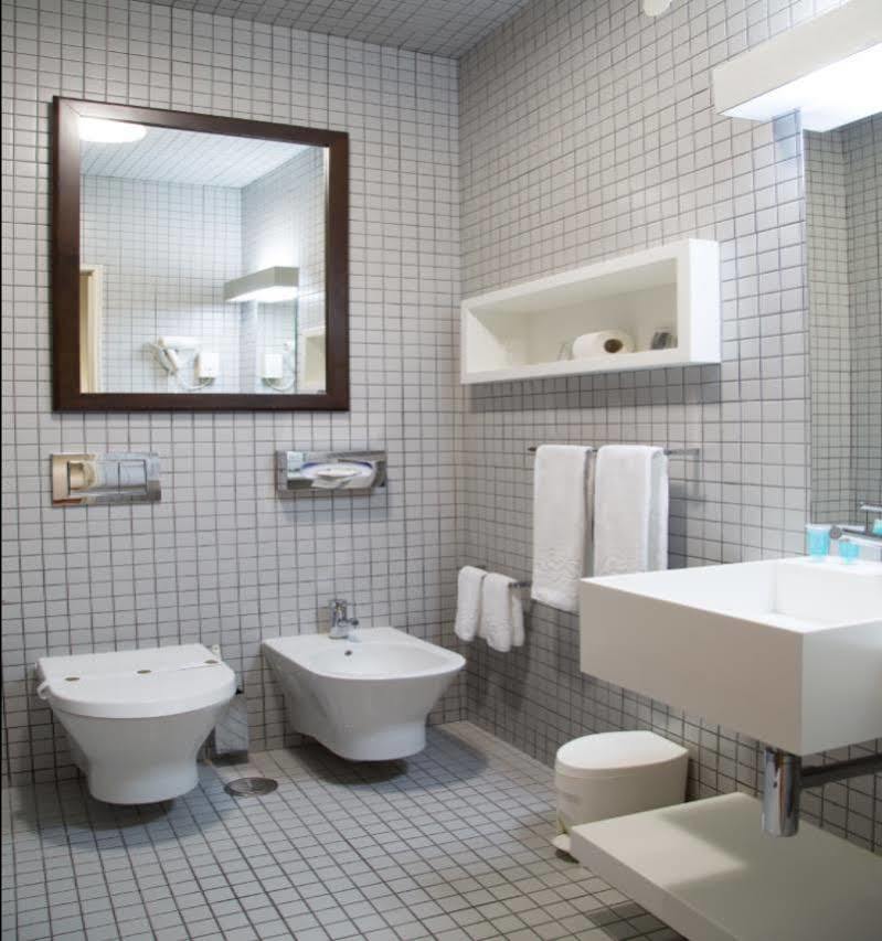 Twin Room,926586709:JPEG