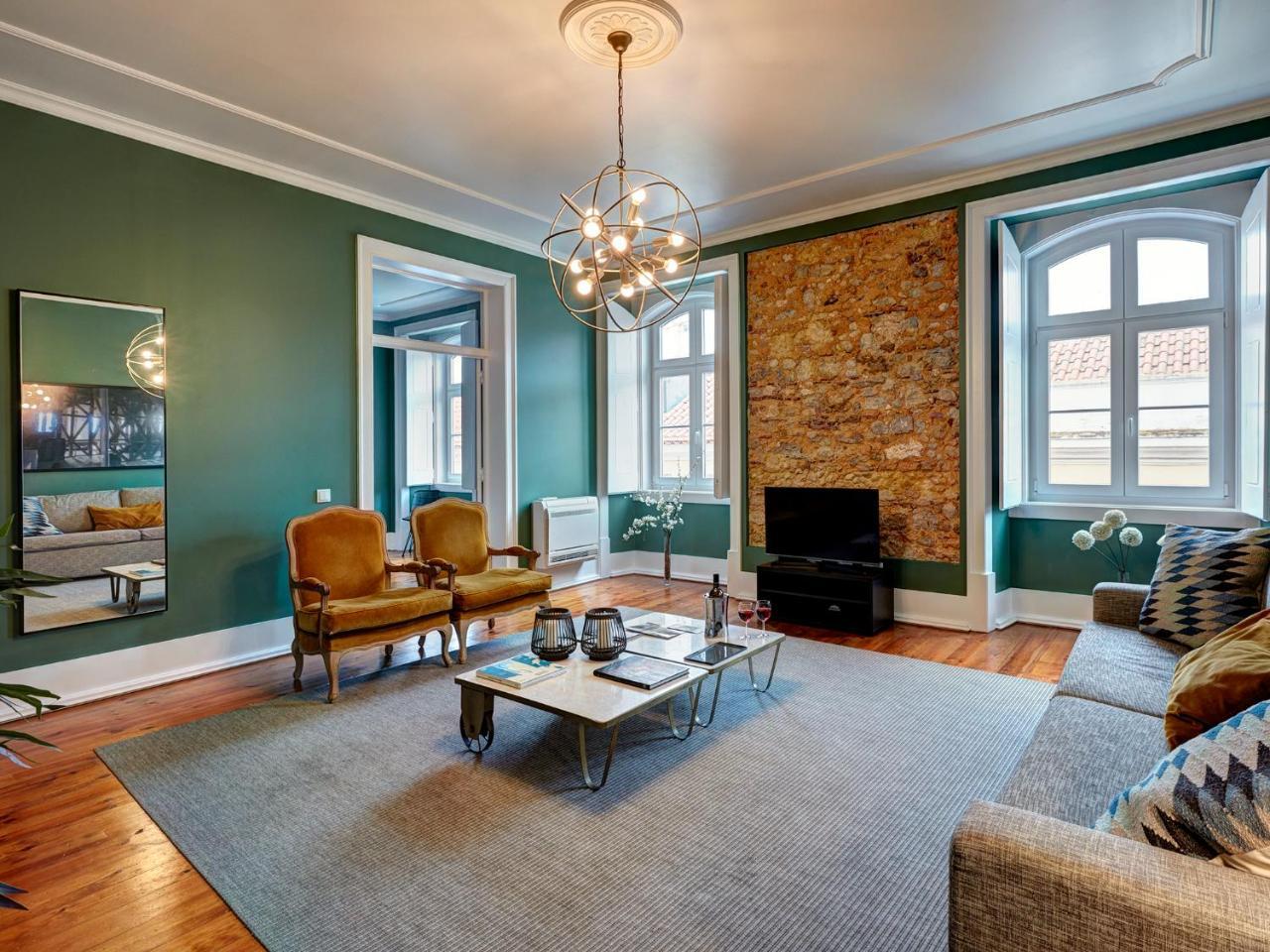 Deluxe Two-Bedroom Apartment