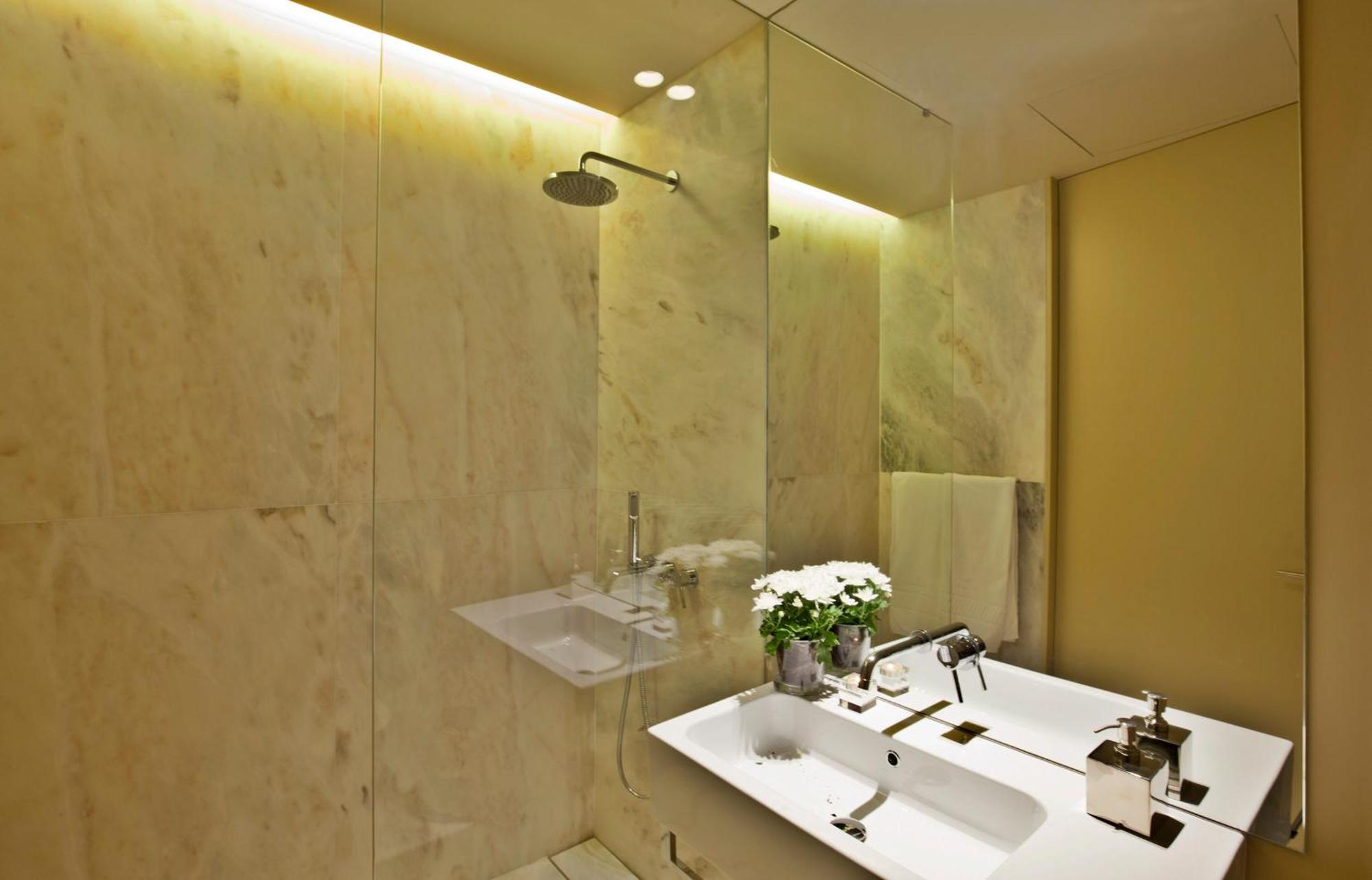 Deluxe Two-Bedroom Apartment with River View